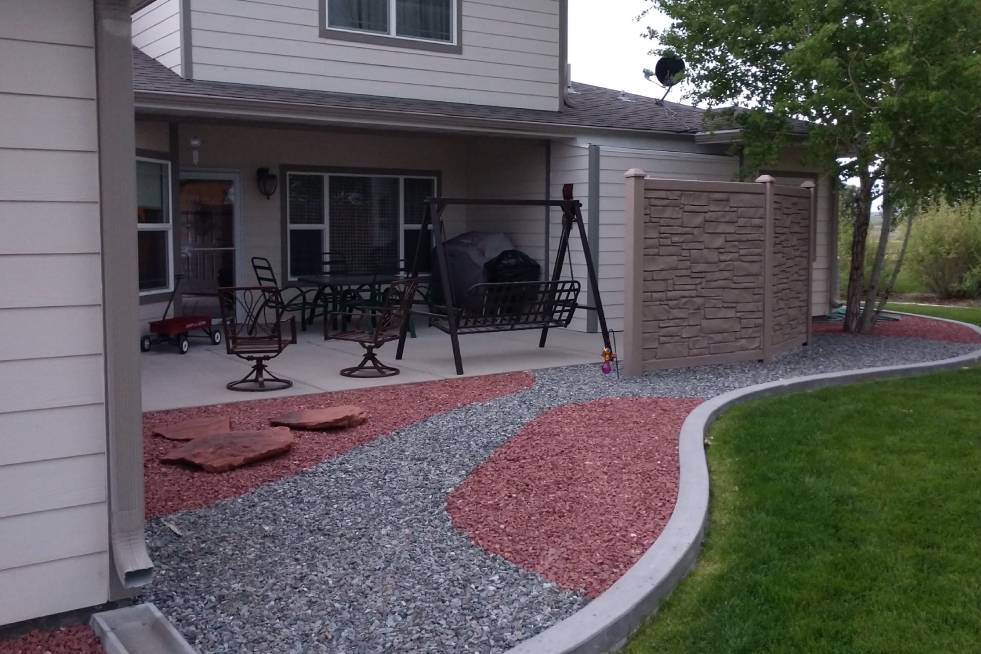 Home with gravel landscaped border